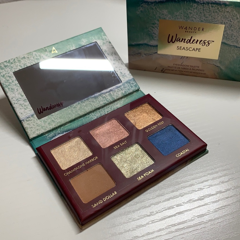 New, never been used. Wander Wanderess seascape eyeshadow palette 🎨